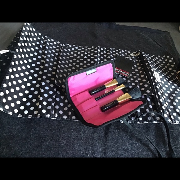 Make up brush and hair rollers - Picture 7 of 7